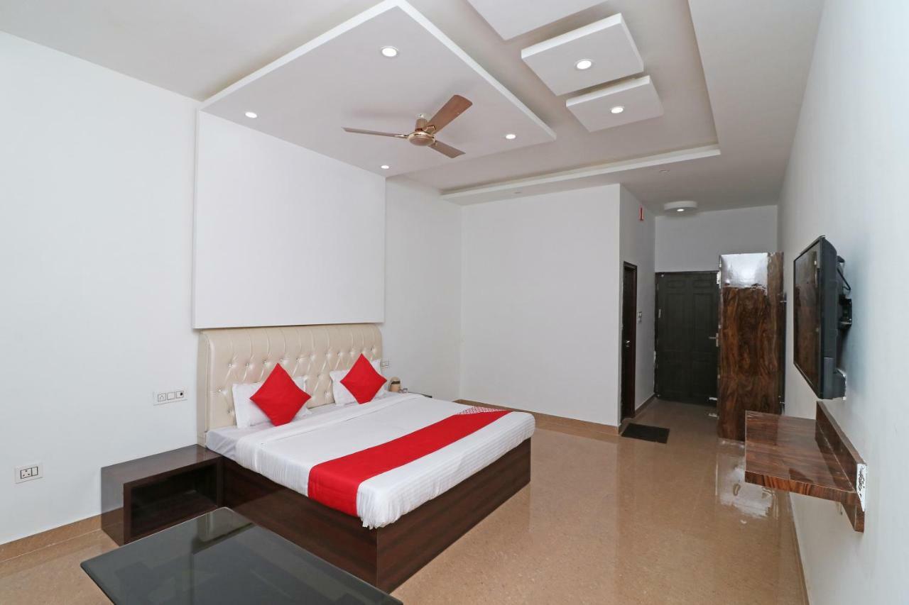 Oyo 29755 Hotel Jammu Airlines Exterior foto